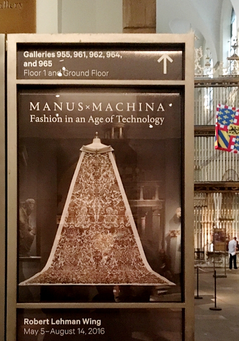 NYのメトロポリタン美術館で「手仕事×機械：テクノロジー時代のファッション」展開催中_b0007805_451087.jpg