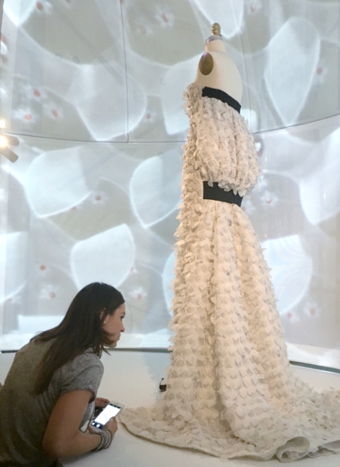 NYのメトロポリタン美術館で「手仕事×機械：テクノロジー時代のファッション」展開催中_b0007805_454092.jpg