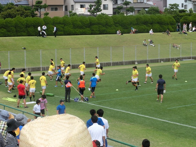 五月晴れの下で静岡県ラグビーフェスティバル「慶応VS明治」in草薙球技場_f0141310_7542642.jpg