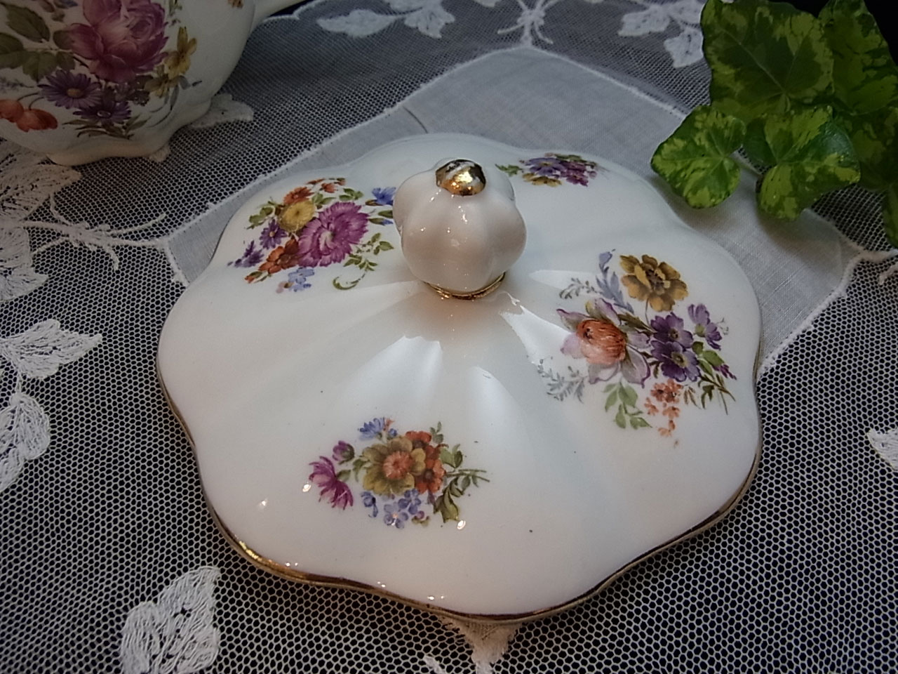 Doulton 蓋付きモーニングカップ_d0127182_16482166.jpg