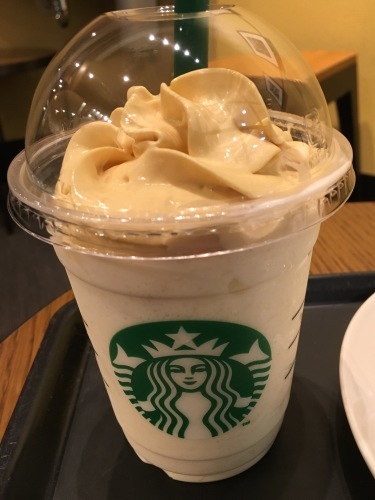 スタバのベイクドチーズケーキフラペチーノとレモンポピーシードスコーン♪_f0231189_20331368.jpeg