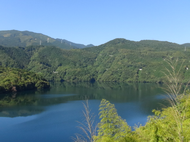 西条市の黒瀬湖の逆さ石鎚山の山頂 16 6 3 徳ちゃん便り 西条市の黒瀬湖の逆さ石鎚山の山頂 16 6 3 徳ちゃん便り