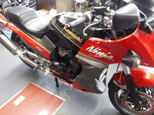 10月31日までの出品】GPZ900RガソリンタンクZX900A Ninja