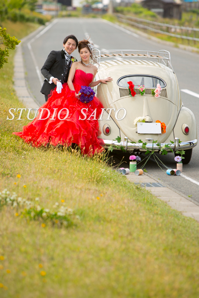 ブライダルカーで海へ スタジオサイトーな日々