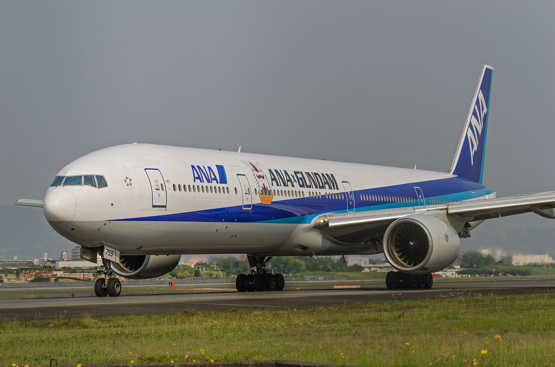 BOEING 777-300 / JA755A - GUNDAM JET - : SKY LOUNGE GARDEN BOEING 777-300 / JA755A - GUNDAM JET - : SKY LOUNGE GARDEN