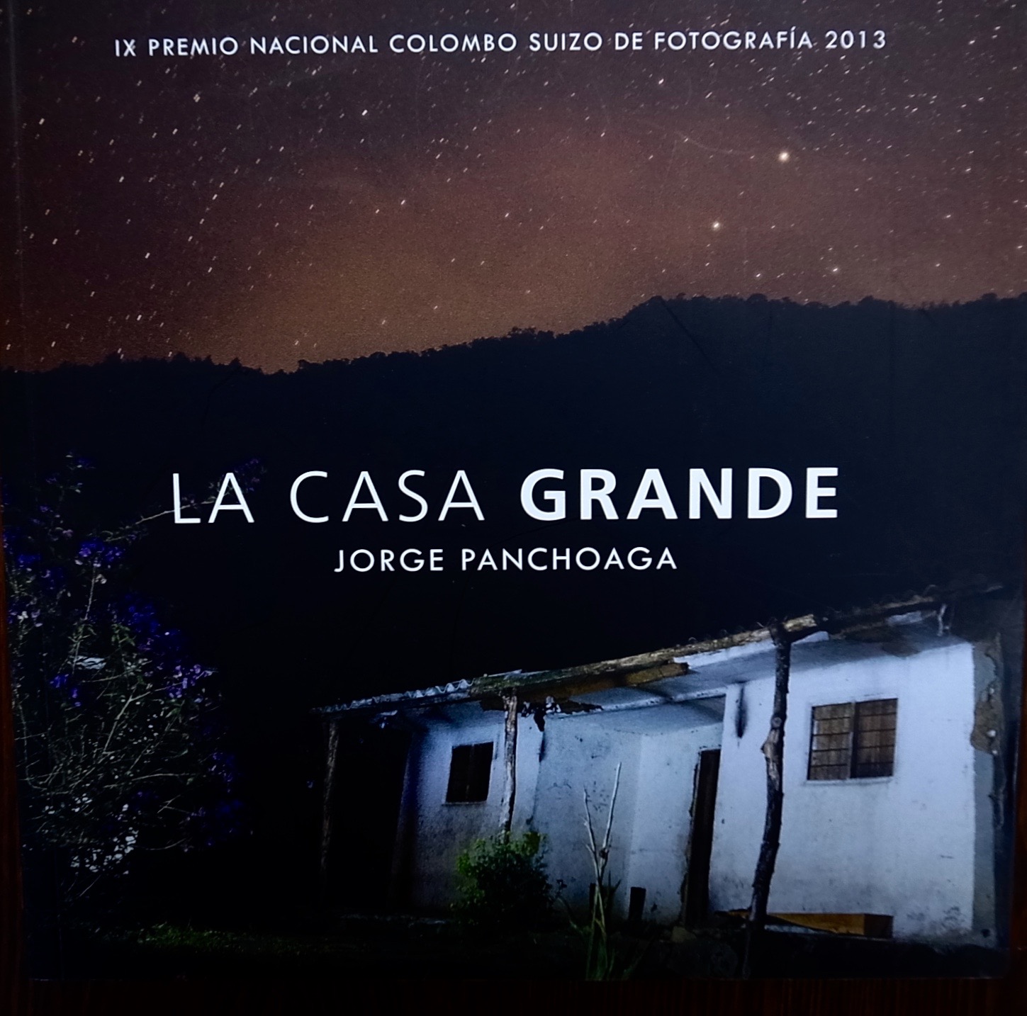 コロンビアの写真2　Contemporary photography in Colombia 困難な歴史を抱えて_b0187229_18523848.jpg