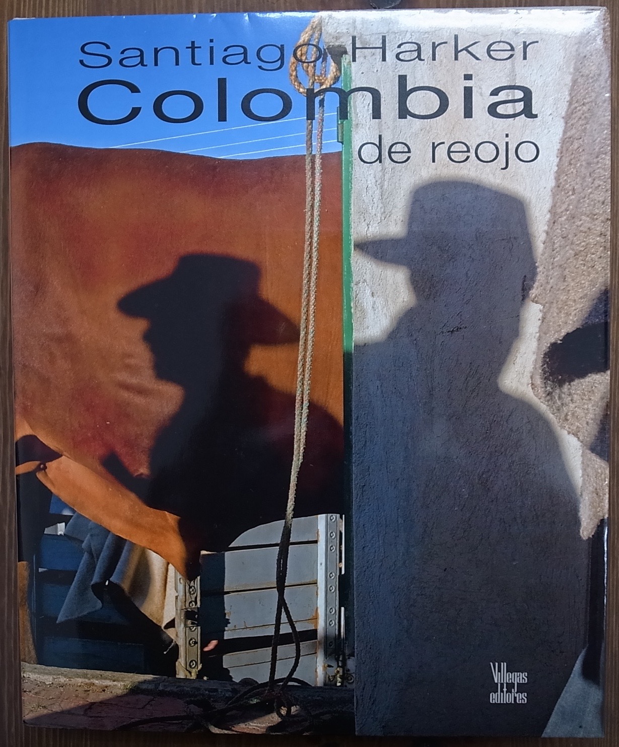 コロンビアの写真5　Contemporary photography in Colombia 困難な歴史を抱えて_b0187229_19332332.jpg