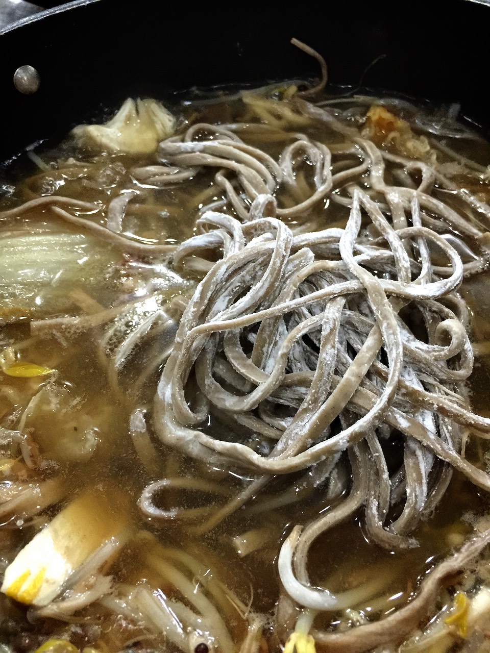 驚愕のキノコ鍋 in 弘大(ホンデ)_b0060363_2438.jpg