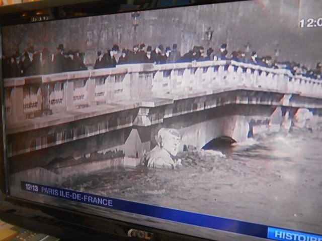 六月のパリの街の洪水・非常事態・・・危機管理が欠如しているフランス・・・_a0342405_06024720.jpg