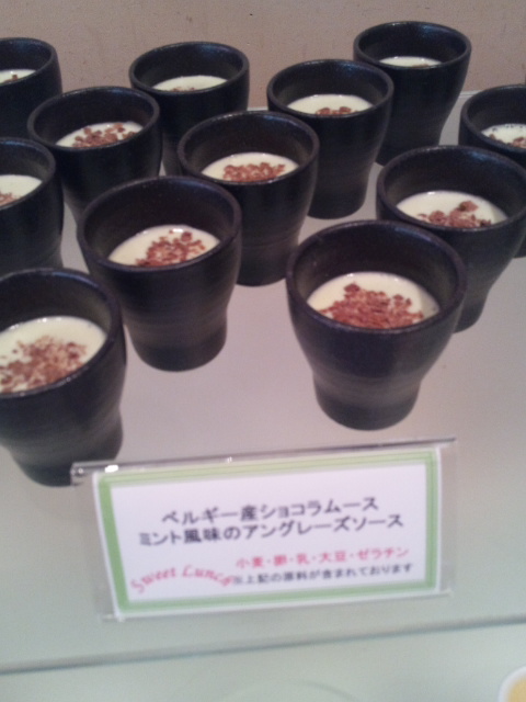 ホテルオークラ東京ベイ テラス スイートランチ~パティシエ8人のマイフェイバリット~_f0076001_2259289.jpg