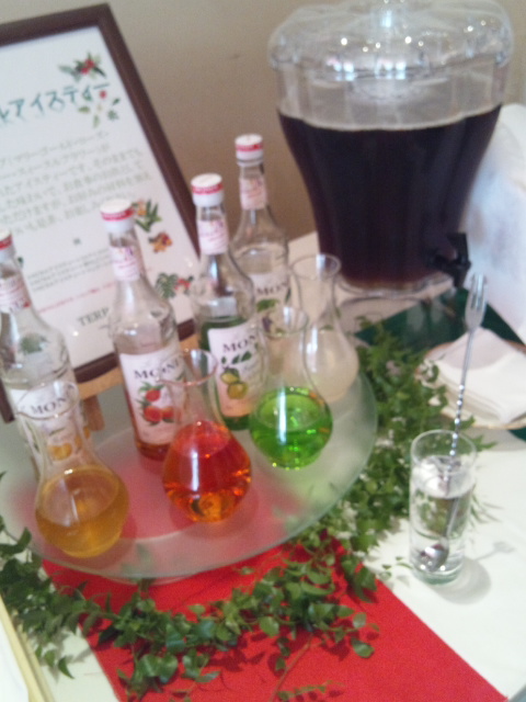 ホテルオークラ東京ベイ テラス スイートランチ~パティシエ8人のマイフェイバリット~_f0076001_2342688.jpg