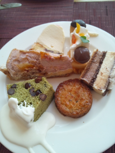 ホテルオークラ東京ベイ テラス スイートランチ~パティシエ8人のマイフェイバリット~_f0076001_2364472.jpg