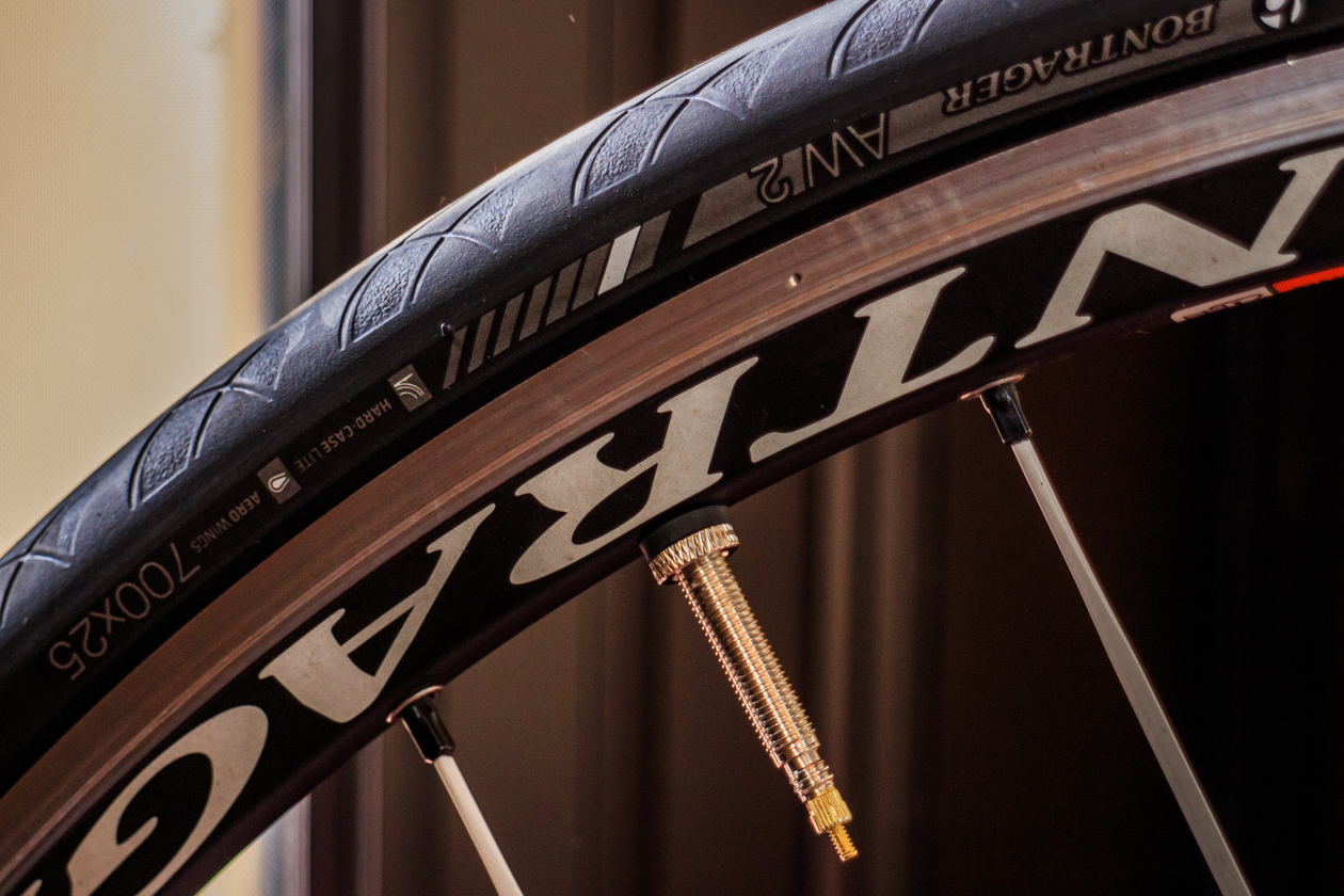 BONTRAGER AW2 HARD CASE LITE ROAD TIRE 25C