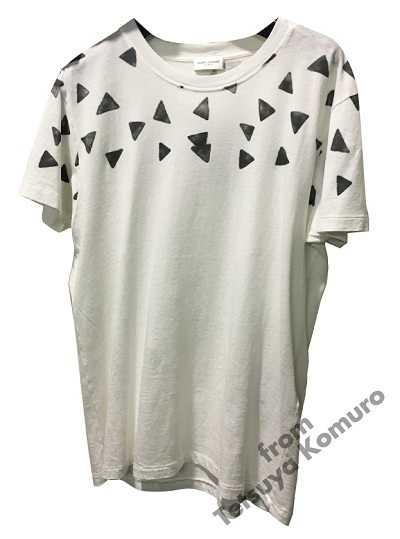 【Saint Laurent】DISTRESSED SHORT SLEEVE T-SHIRT IN IVORY AND BLACK TRIANGLE PRINTED COTTON JERSEY_a0324675_12503344.jpg