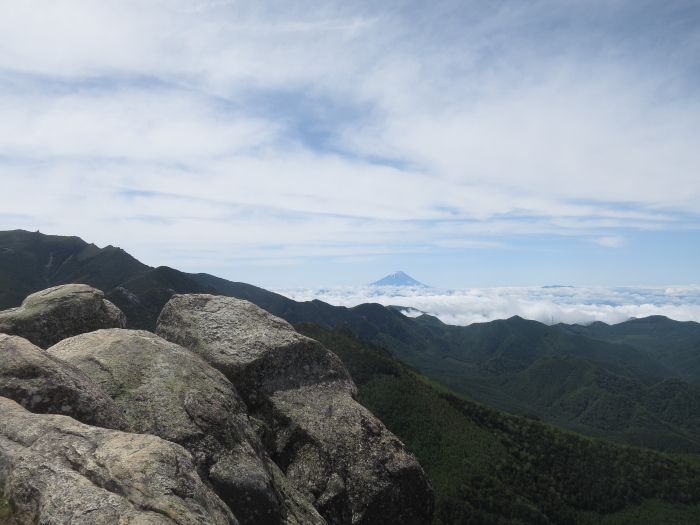 瑞牆山　前編　山頂へ_b0339488_21423468.jpg