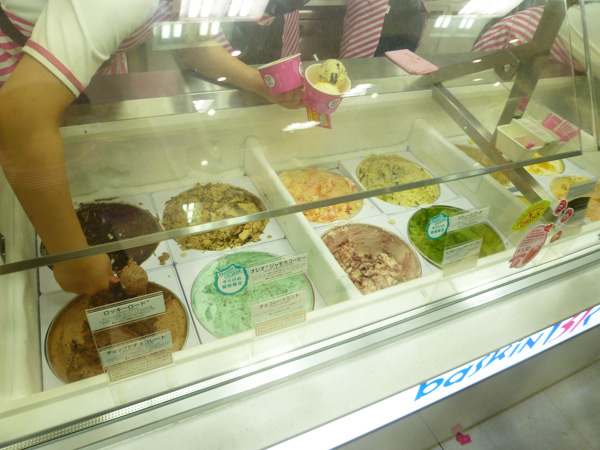 サーティワンアイスクリーム 池袋店_c0152767_21165070.jpg
