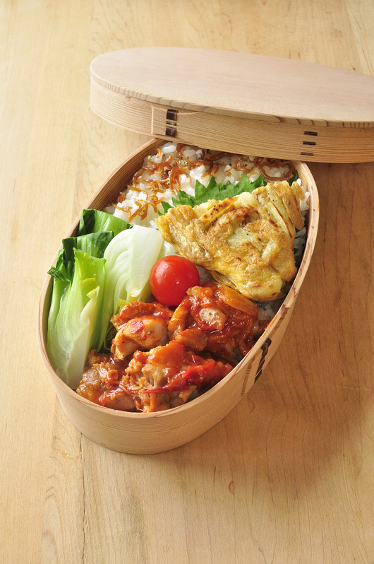 トマトチキンとスパニッシュオムレツ弁当_b0171098_8561784.jpg