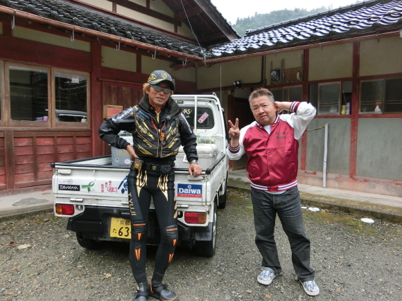 誰～～～？？？　雨男？雨女？私の解禁はお預け（泣）　～　メガネのノハラ　イオン洛南店　美山川　ひまわり囮　釣りビジョン　～_c0221718_13020440.jpg