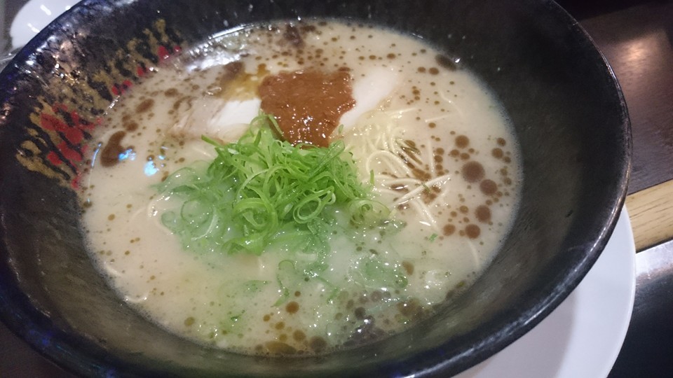 梅田で人気の細麺のラーメン屋さん_f0350423_23093065.jpg