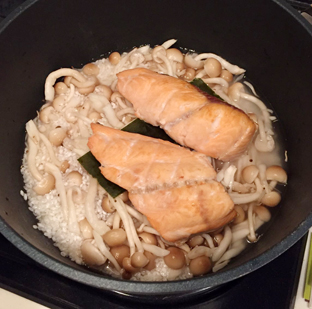 鮭の炊き込みごはん 行正り香の定番料理 生臭くないんだぜこれは Isao Watanabeの Spice Of Life