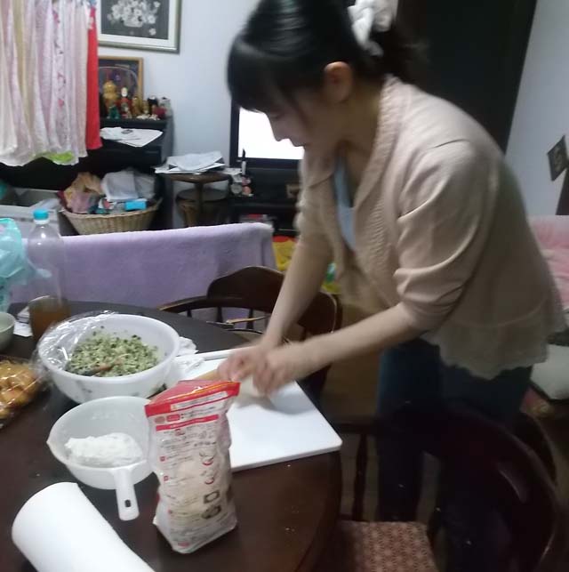 お嫁さんの手づくり餃子_f0019498_18462976.jpg