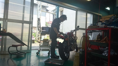 スラクストンRにロケットカウルを装着_d0100125_1754222.jpg