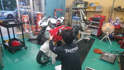 新古新車外し】☆スラクストン 1200 タンクストラップ タンク