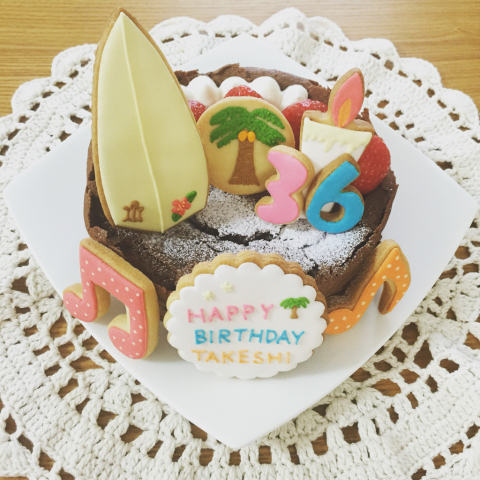 お誕生日ケーキ 滋賀県愛荘町パンとお菓子とアイシングクッキーの教室chaleurの日記 シナモンカフェ