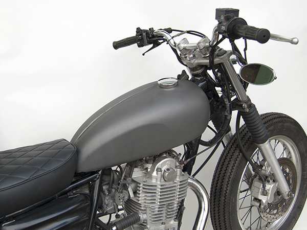 SR400/500用 ボンネビルタンクキット_e0182444_19424349.jpg