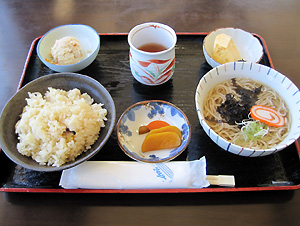 奥能登・珠洲「見附島」を眺めながら見附茶屋でお昼ごはん♪_a0177205_2161029.jpg