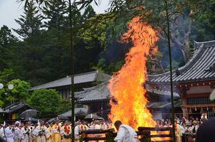 瀧谷不動「柴燈大護摩供 点火」③_c0229483_1134319.jpg