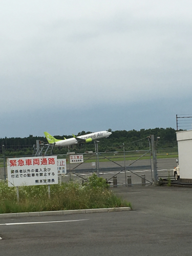 暑い日と虹霓社さんフジモトアズサさんタッセルピアス状況と飛行機_e0343253_21470713.jpg