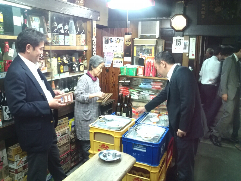 立ち飲みを超える座り飲み_c0113733_235340100.jpg
