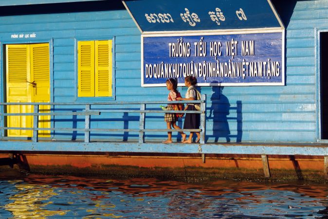 男の一人旅　～カンボジア　トンレサップ湖の夕陽～_d0145934_1534181.jpg