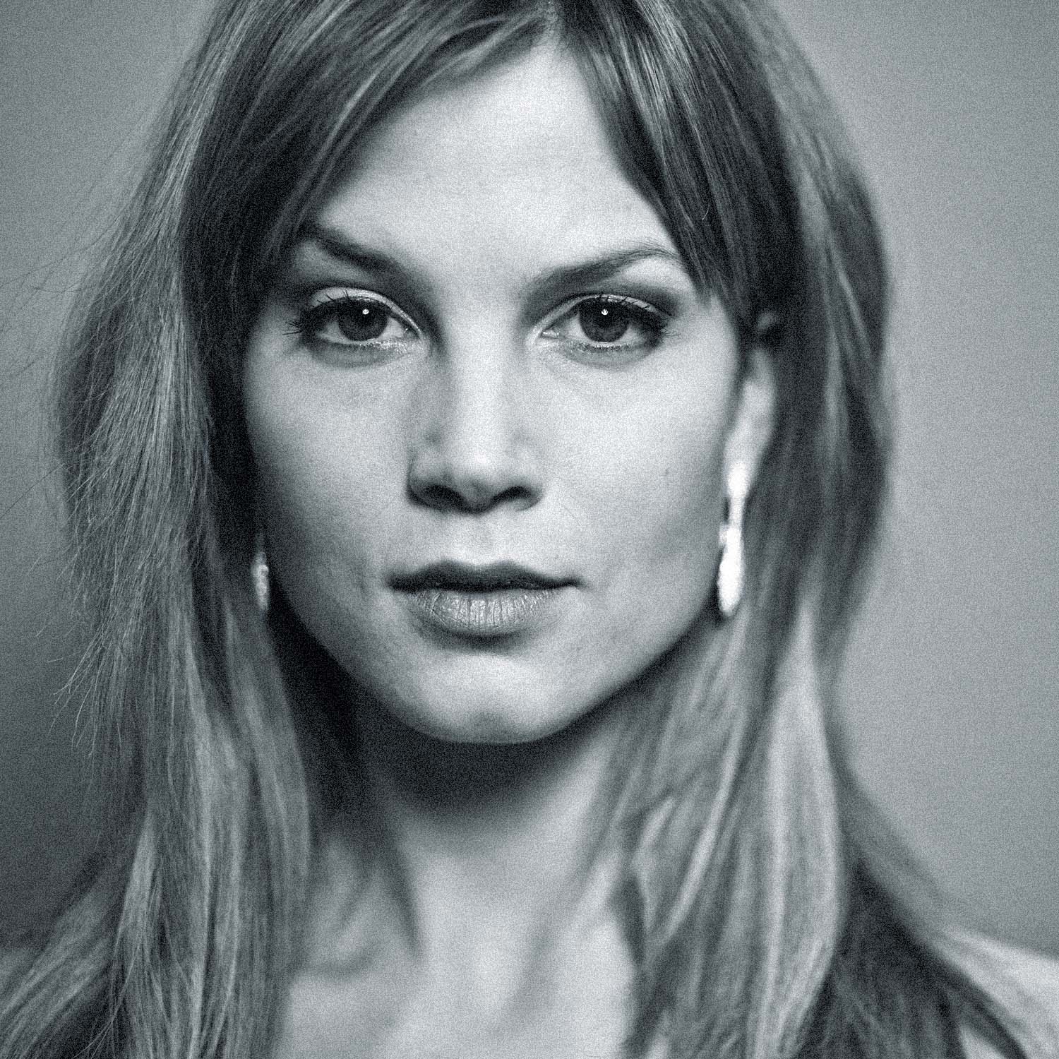 シルヴィア フークス Sylvia Hoeks 美女落ち穂拾い 夜ごとの美女