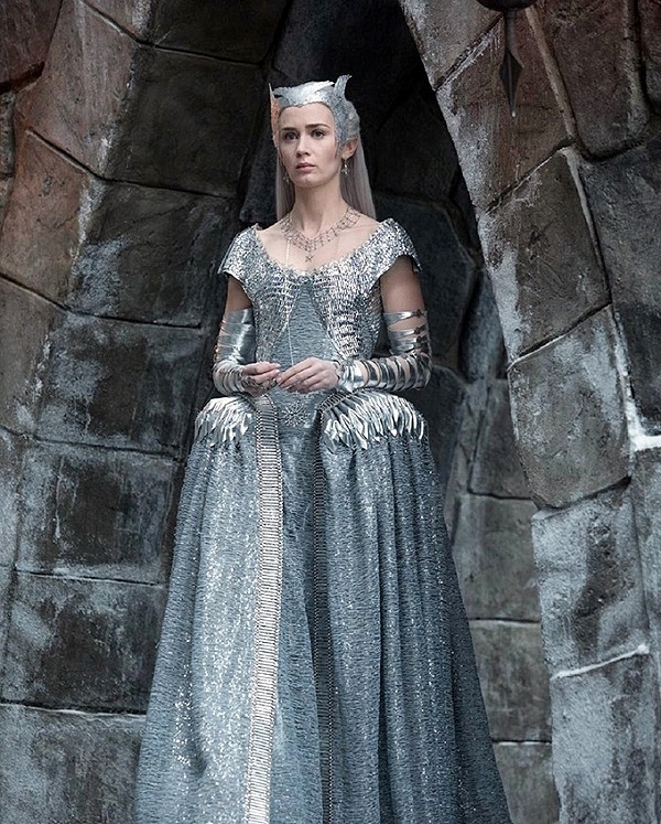 スノーホワイト 氷の王国 セドリック ニコラス トロイヤン監督 原題 The Huntsman Winter S War 川沿いのラプソディ