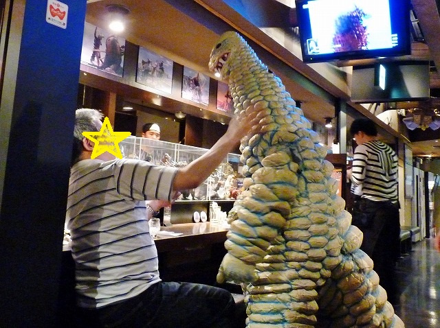 怪獣酒場 レッドキングがやってきた♪ _b0166128_10253523.jpg