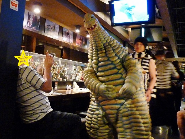 怪獣酒場 レッドキングがやってきた♪ _b0166128_10263080.jpg