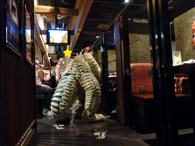 怪獣酒場 レッドキングがやってきた♪ _b0166128_10291025.jpg