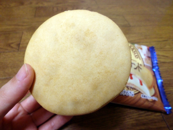 2種のチーズ香るチーズケーキサンド@森永乳業_c0152767_2173992.jpg