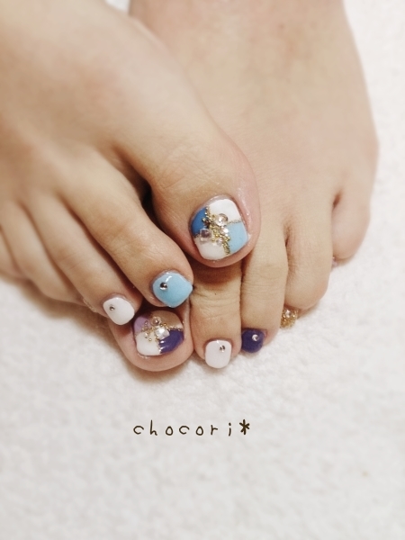 黒のサンダルにネイル Chocori 黒のサンダルにネイル Chocori