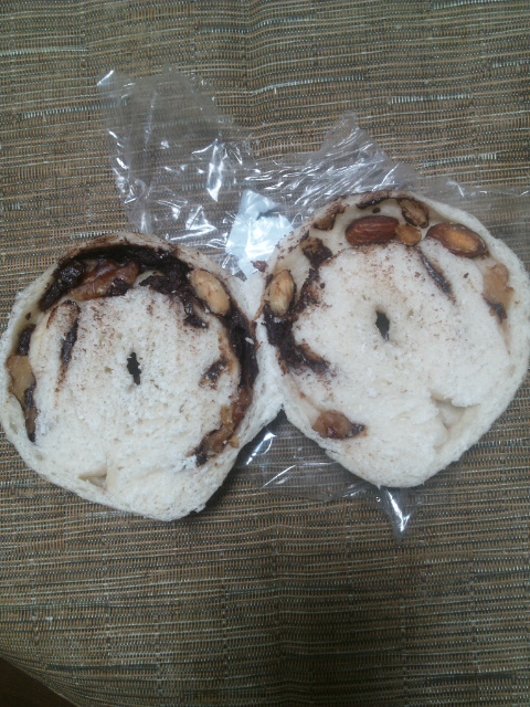 roll チョコナッツ(もっちり)_f0076001_2381112.jpg