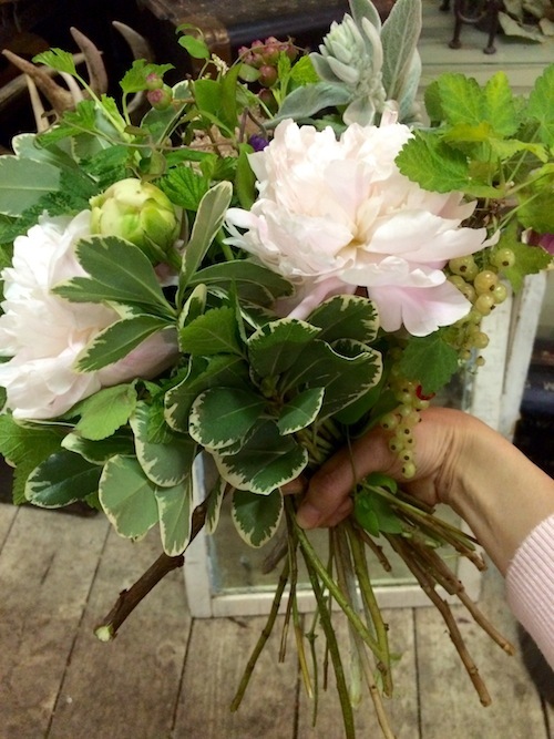 お花の教室(シャクヤク*スグリ*ブルーベリー)_f0324766_16164877.jpg