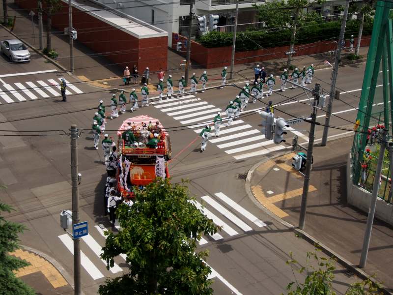 「北海道神宮祭（札幌まつり）」山車練行、ベランダから   ０６１５_c0183777_918914.jpg