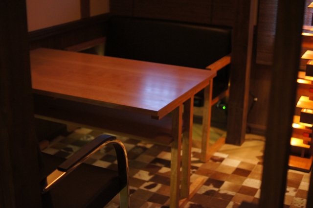 Barのテーブルとソファ　(大阪府豊中市)_a0122528_07064122.jpg