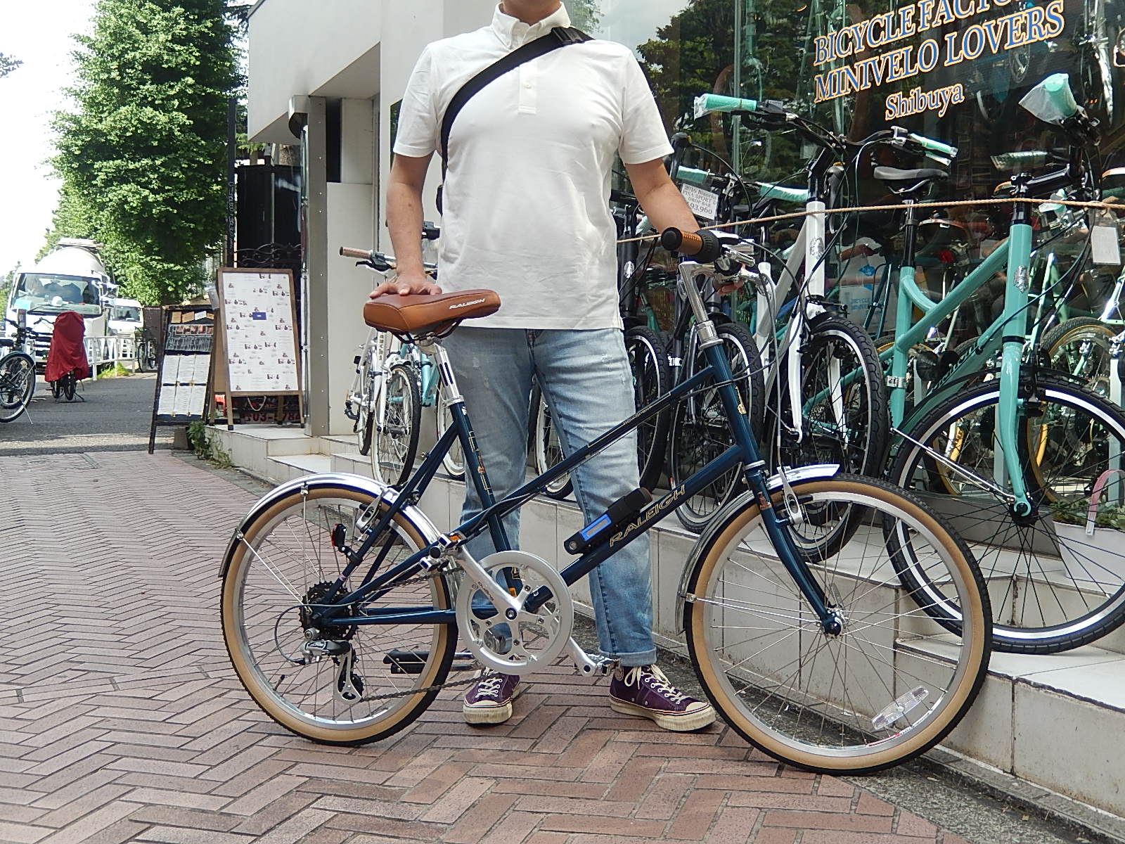 6月17日 渋谷 原宿 の自転車屋 FLAME bike前です_e0188759_19492343.jpg