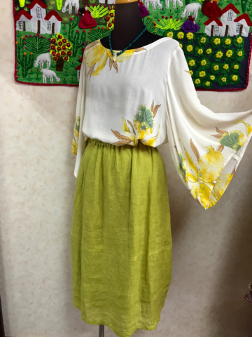 カンタ刺繍シルクスカート・爽やかなブラウスなど…_d0187468_14001265.jpg