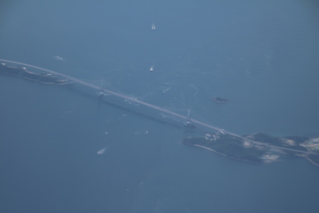 頑張れ熊本@神戸空港のくまモンは元気で満面の笑顔、スカイマークの神戸から鹿児島へは最高_d0181492_13325551.jpg