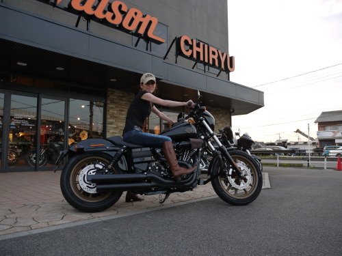 FXDLS納車!_b0317459_18523928.jpg