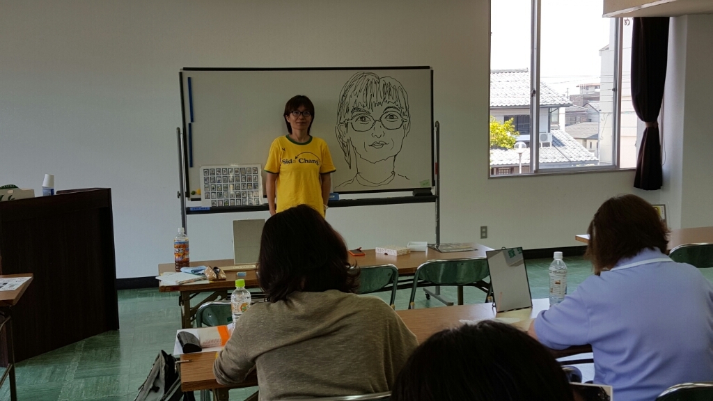 今日の似顔絵講座の書き方の見本に描いた 鹿ノ内美智子さん です 踊る色鉛筆 旧 色鉛筆が走る リニューアルオープン 今日の似顔絵講座の書き方の見本に描いた 鹿ノ内美智子さん です 踊る色鉛筆 旧 色鉛筆が走る リニューアルオープン